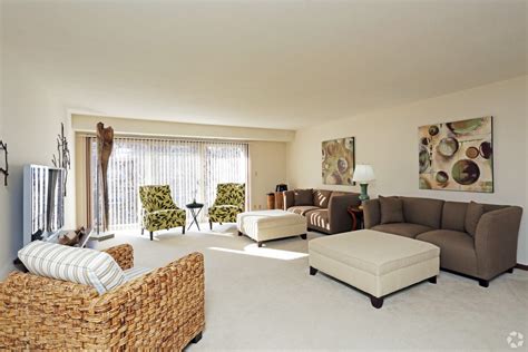 Bristol Square Apartments