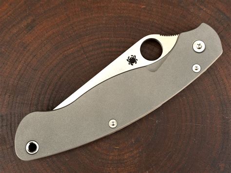 Spyderco Military 2 Scales