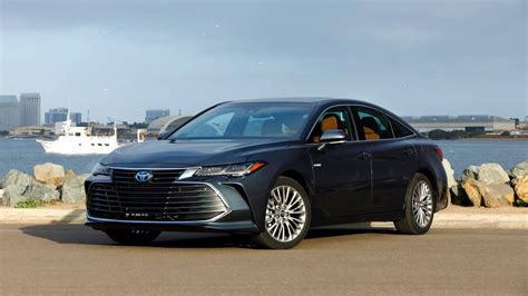 Toyota Avalon Hybrid Sedan